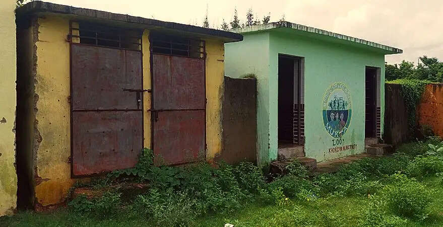 What’s Happening at Gurujang High School? Students Face Severe Sanitation Issues!