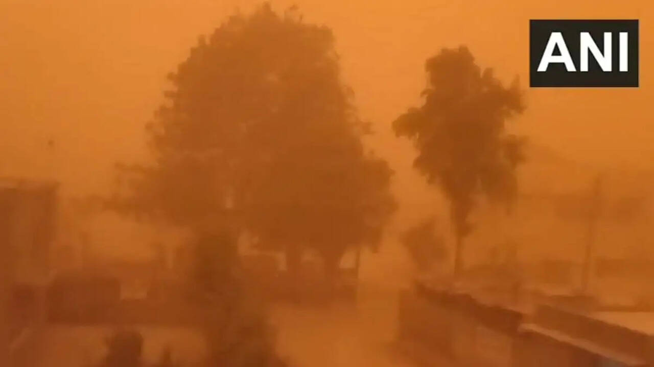 Severe Dust Storm Hits Bikaner, Rajasthan, Reducing Visibility