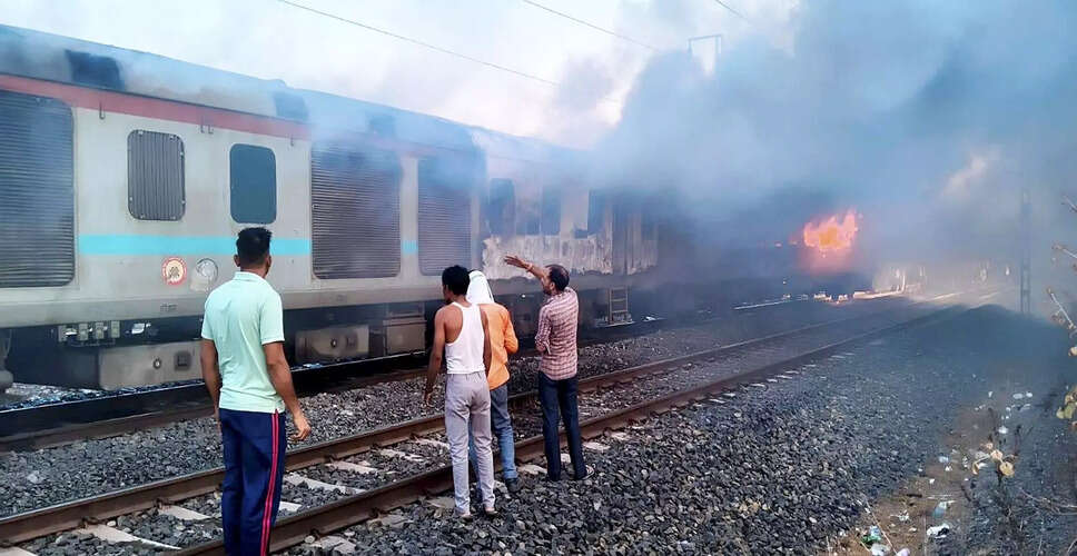 Fire Erupts in Rajdhani Express Coach, Passengers Evacuated Safely