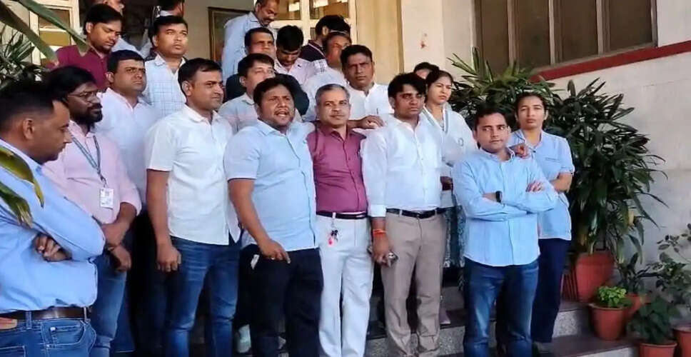 Nursing Staff in Jaipur Protests Against Suspensions with Two-Hour Strike