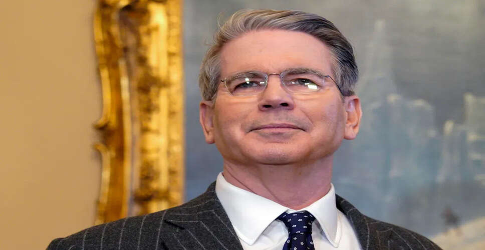 US Temporarily Allows Purchase of Stranded Russian Oil Amid Rising Prices