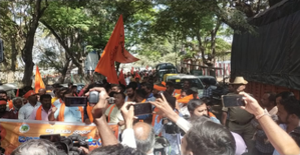 Reinstate Hanuman flag or face consequences: VHP to K’taka Govt
