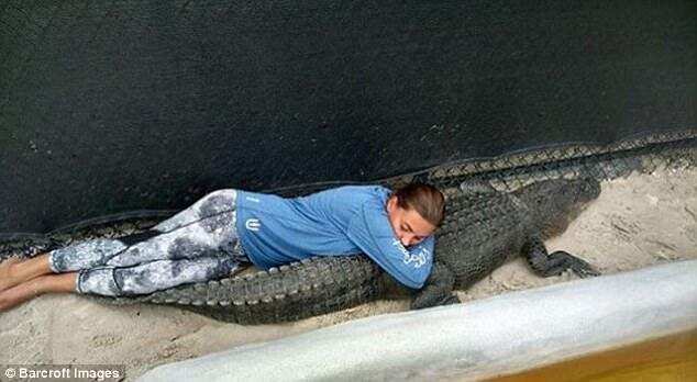 Gabby Scampone ,Has Become The Internet Sensation,For Her Photos of Kissing Alligators