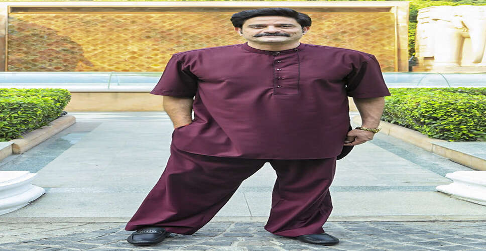 Ranveer Singh and Deepika Padukone Enjoy a Casual Day Out in Mumbai