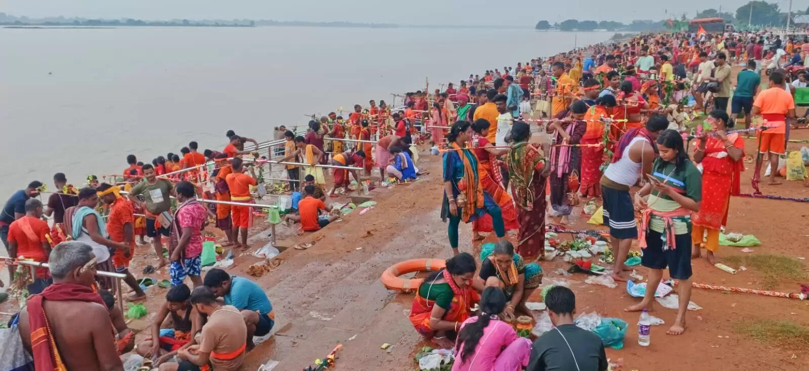 Kawariyas Flock to Mahanadi Riverbank for Shravan Month Celebrations