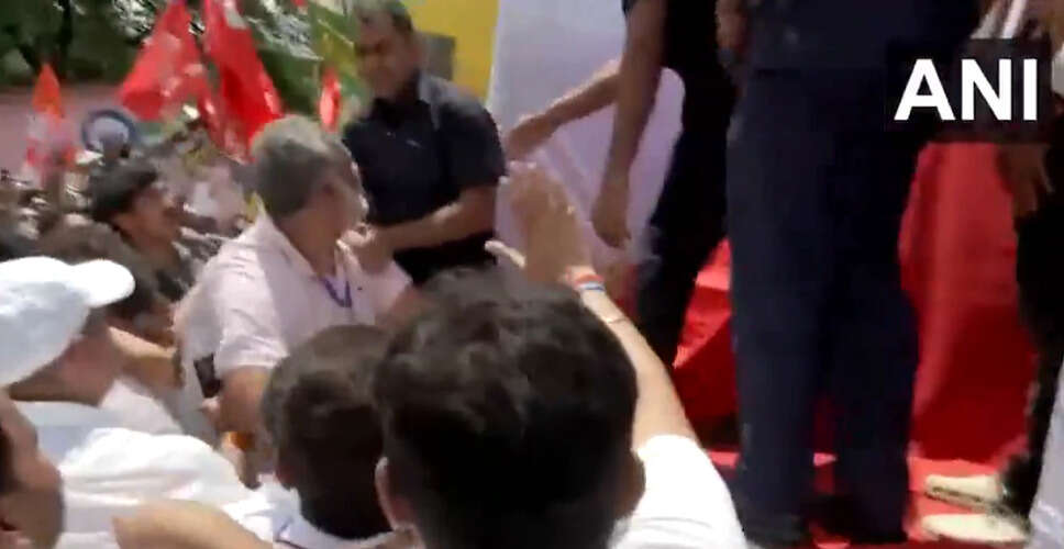 Congress Faces Embarrassment as Leaders Denied Access to Protest Vehicle