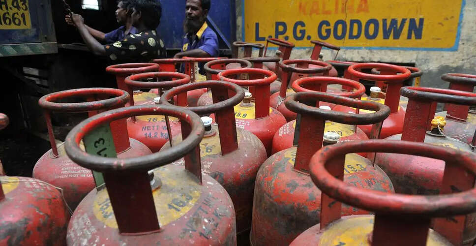 Delhi Police Bust Illegal LPG Hoarding Operation, Three Arrested