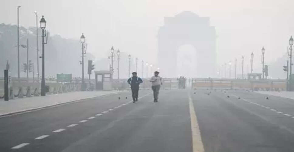 Delhi Faces Severe Smog and Cold Wave Conditions