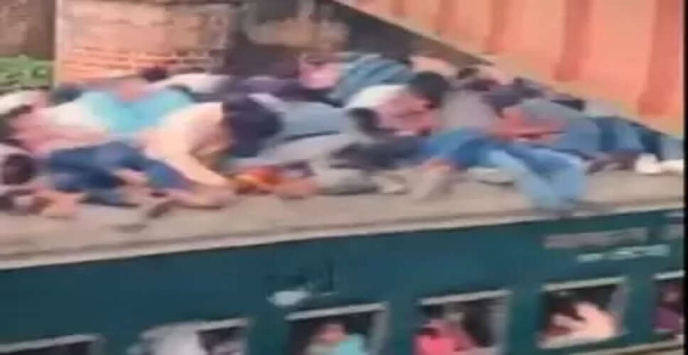 Shocking Viral Video: Overcrowded Train in Bangladesh Leaves Viewers in Awe!