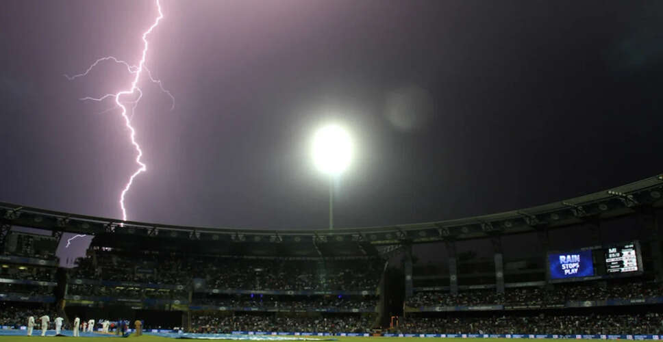 Rain Threatens IPL Match Between Delhi Capitals and Mumbai Indians