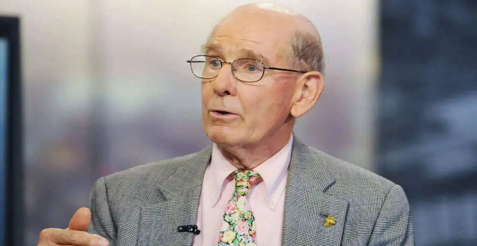 US Economist Predicts Imminent Recession Amid Economic Weakness