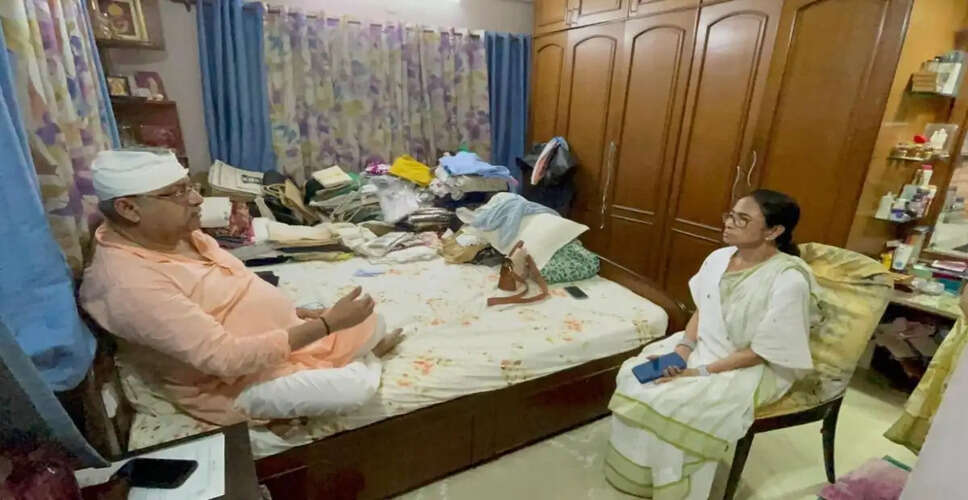 Mamata Banerjee Visits Kalyan Banerjee After Alleged Attack in Hooghly
