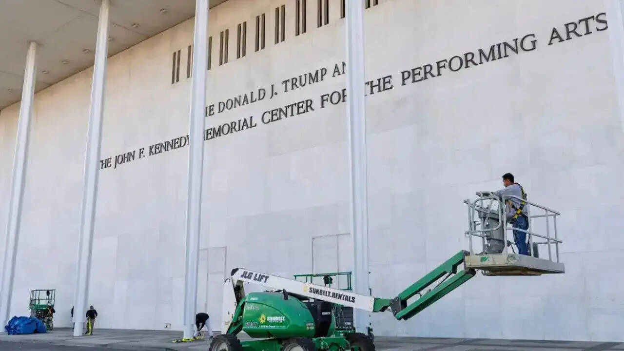 Trump Transfers Control of Kennedy Center to Congress Following Court Ruling