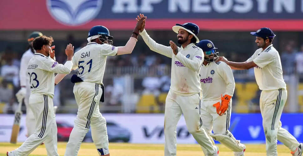 India's Bowlers Shine on Day 1 of Guwahati Test Against South Africa