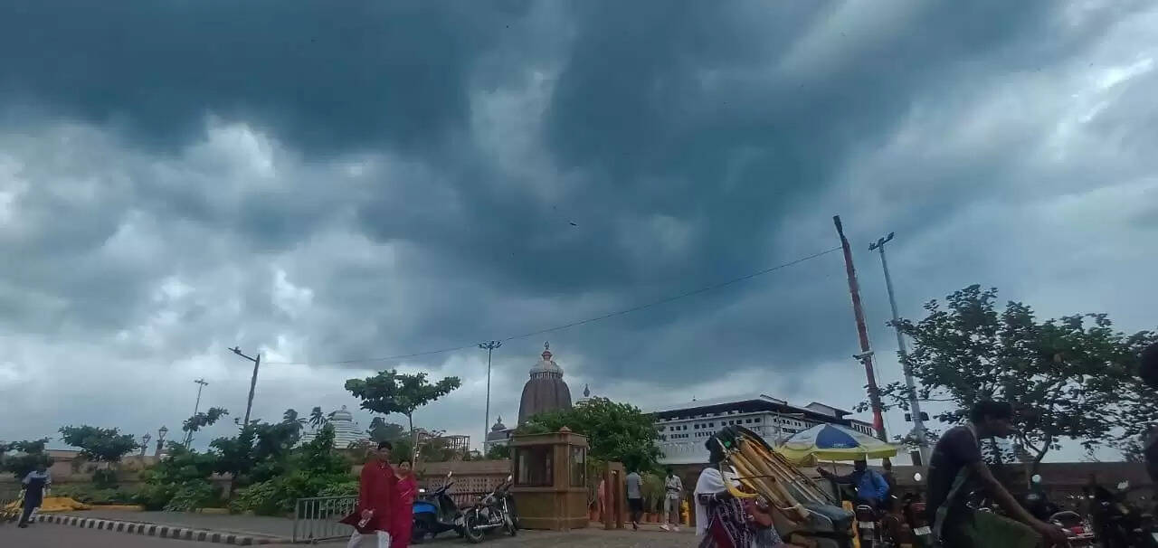 Bhubaneswar Experiences Pre-Monsoon Showers: A Glimpse of Nature's Fury