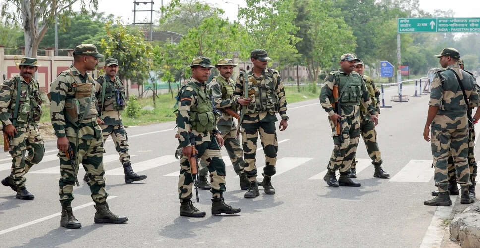 BSF Seizes Silver Jewelry Worth ₹16.82 Lakh in South Bengal