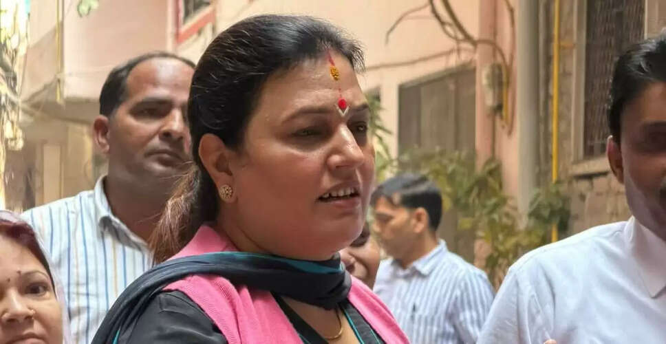 Delhi Councillor Faces Backlash Over Hindi Language Ultimatum to Football Coach