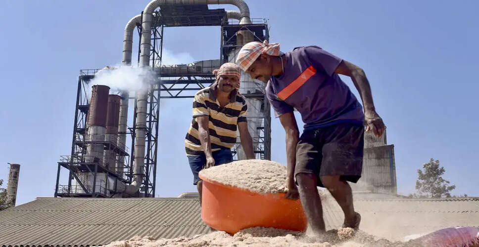 Migrant Workers Return to Bengal Ahead of Upcoming Elections