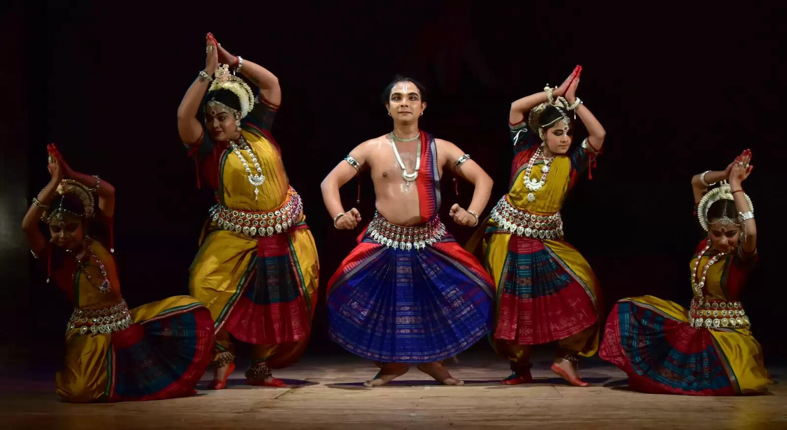 Celebrating Tradition: 20th Guru Dakshina Utsav Shines in Bhubaneswar