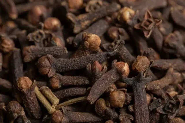 The Incredible Health Benefits of Chewing Cloves Daily