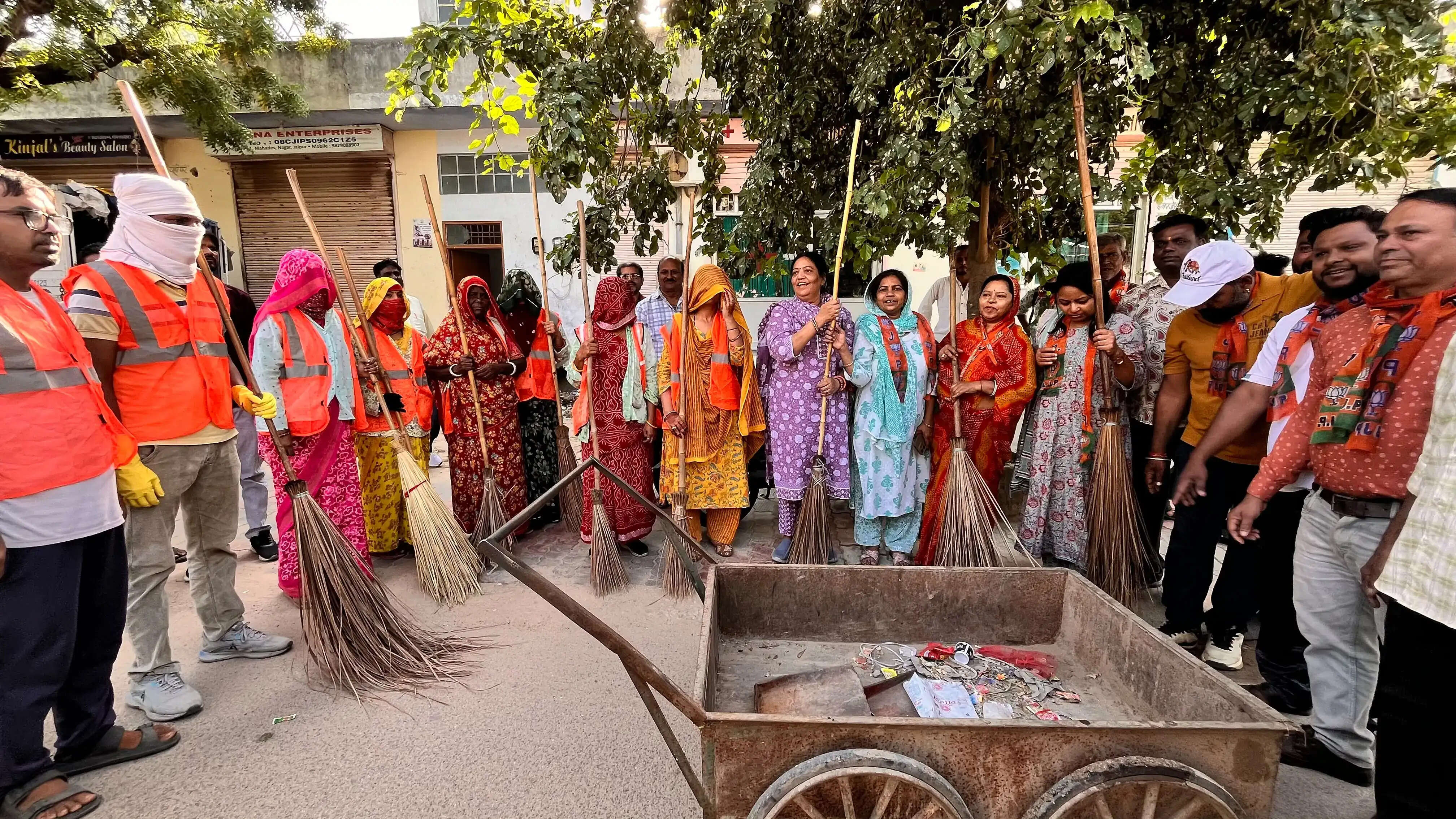Community Cleanliness Drive Led by Councillor Pratibha Sharma in Jaipur