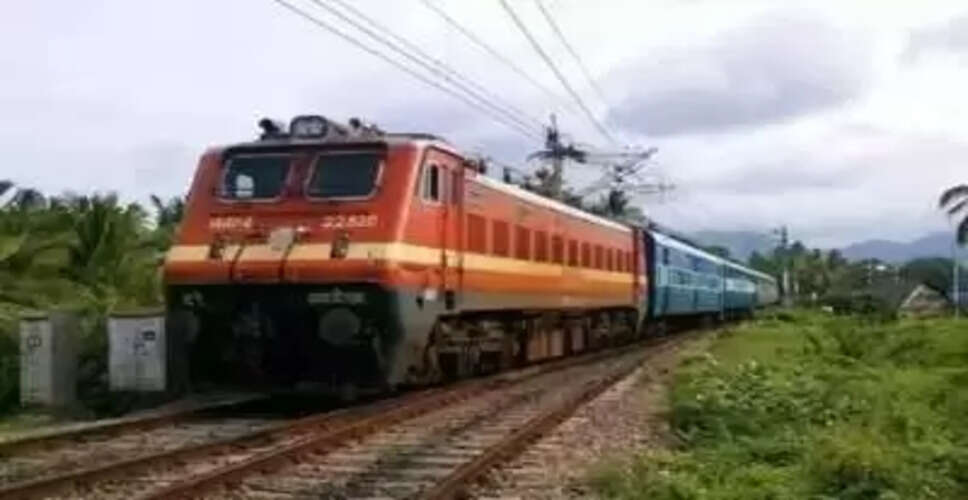 Tragic Incident in Uttar Pradesh: Man Dies and Woman Severely Injured After Jumping in Front of Train