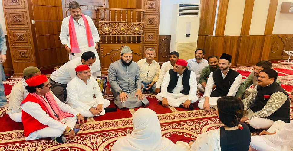 Uttar Pradesh Deputy CM Criticizes Akhilesh Yadav Over Alleged Mosque Meeting