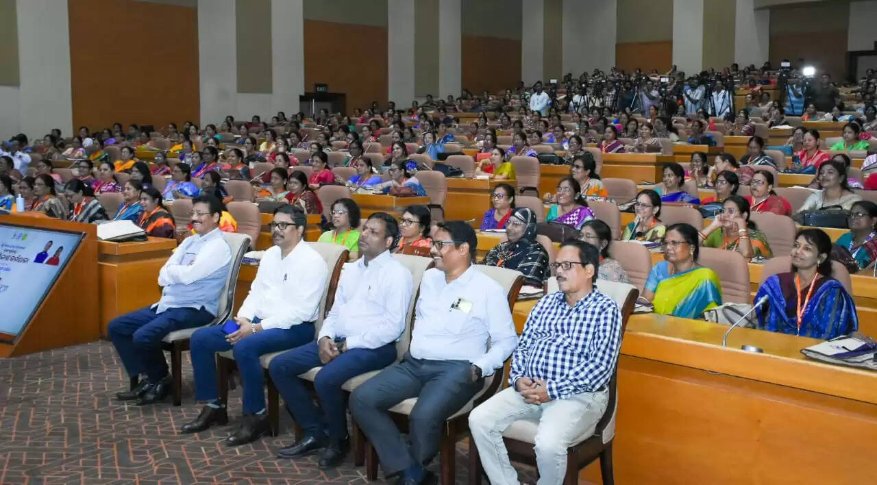 Celebrating Tradition: 20th Guru Dakshina Utsav Shines in Bhubaneswar