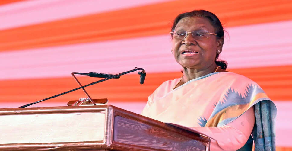President Droupadi Murmu Engages in Spiritual Discussions During Uttar Pradesh Visit