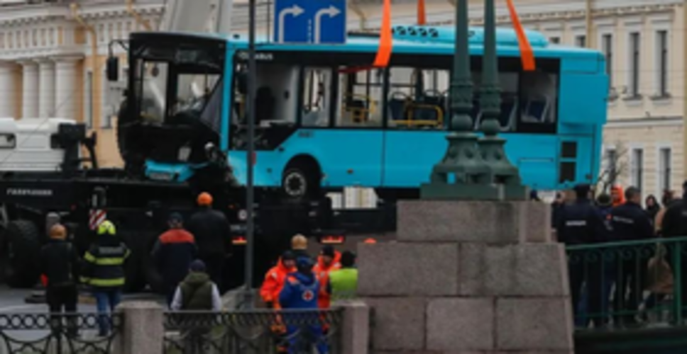 Death toll of bus crash in Russia's St. Petersburg rises to 7