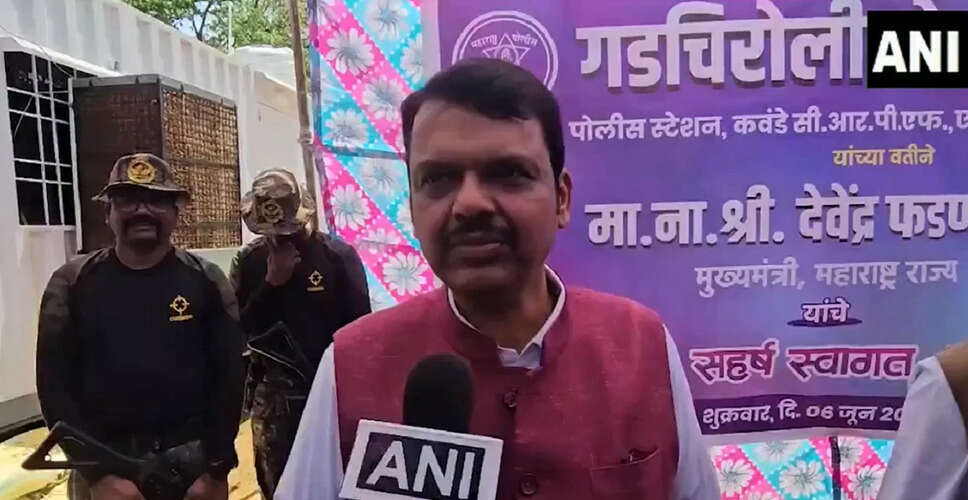 Maharashtra CM Visits Kawande Police Station to Strengthen Security