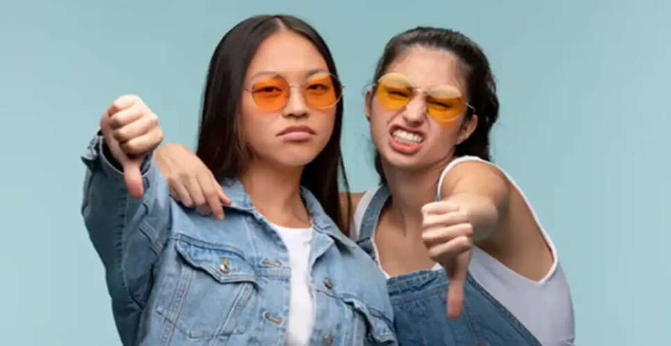 Recognizing and Dealing with Fake Friends: Essential Steps for Your Well-Being