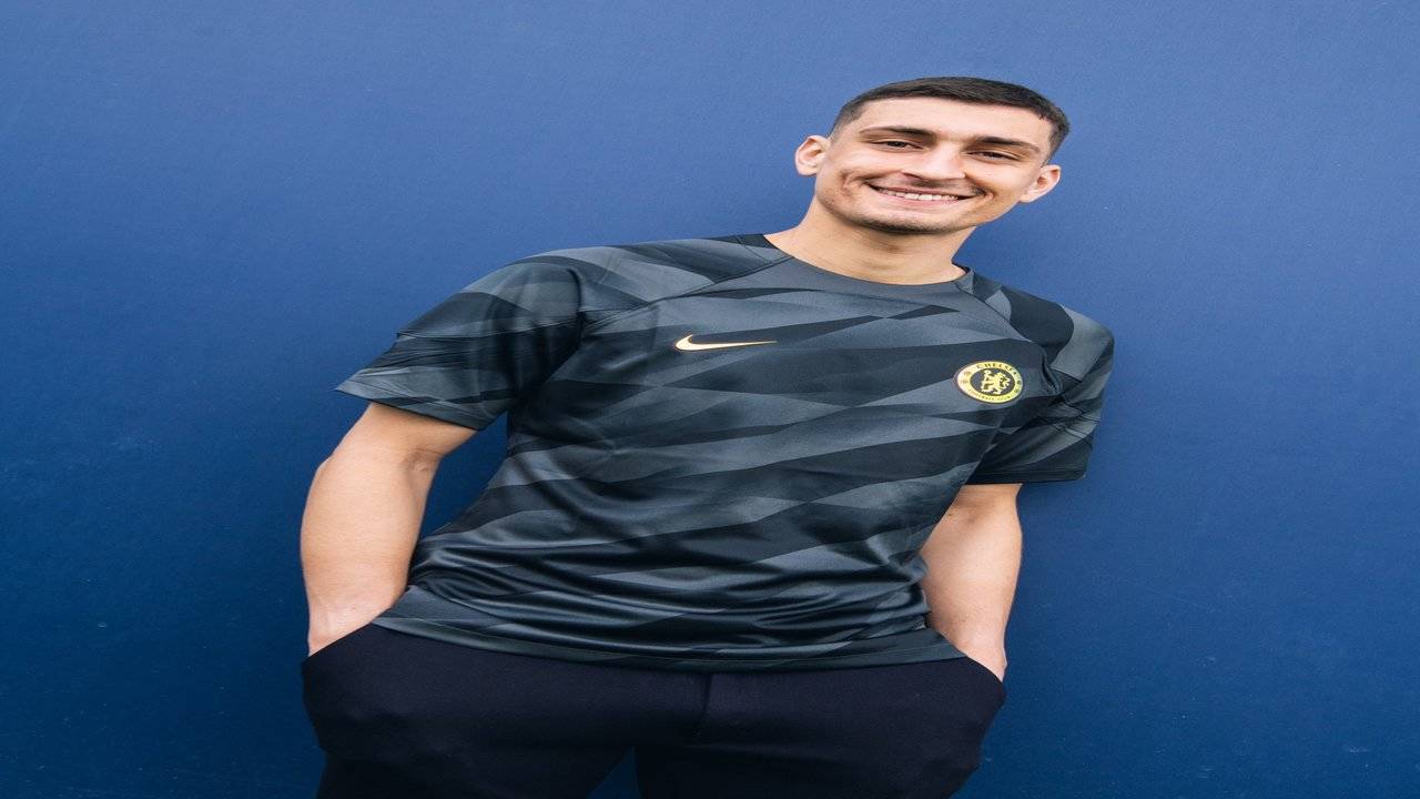 Chelsea completes signing of goalkeeper Djordje Petrovic from New