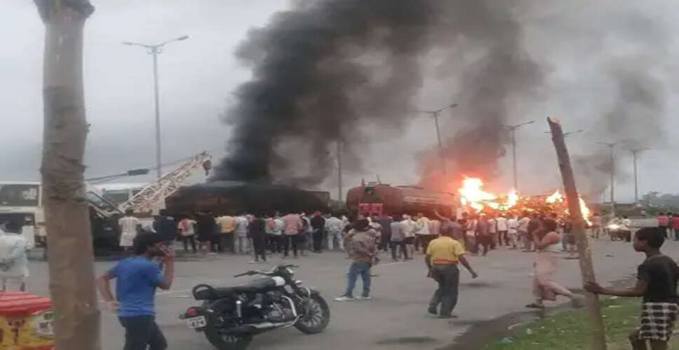 Tragic Collision in Jharkhand: Two Lives Lost in Fiery Truck Accident