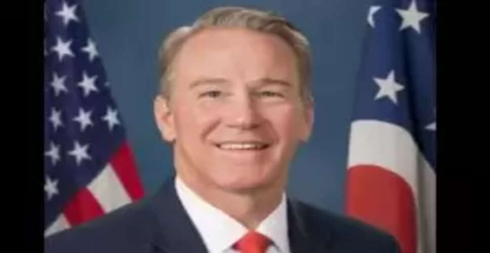 New Bipartisan Bill Targets Foreign Buyers of Russian Oil Amid Ukraine Conflict