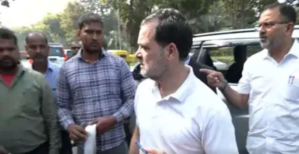 Rahul Gandhi's Compassionate Gesture: Aiding an Injured Autorickshaw Driver Before Major Protest