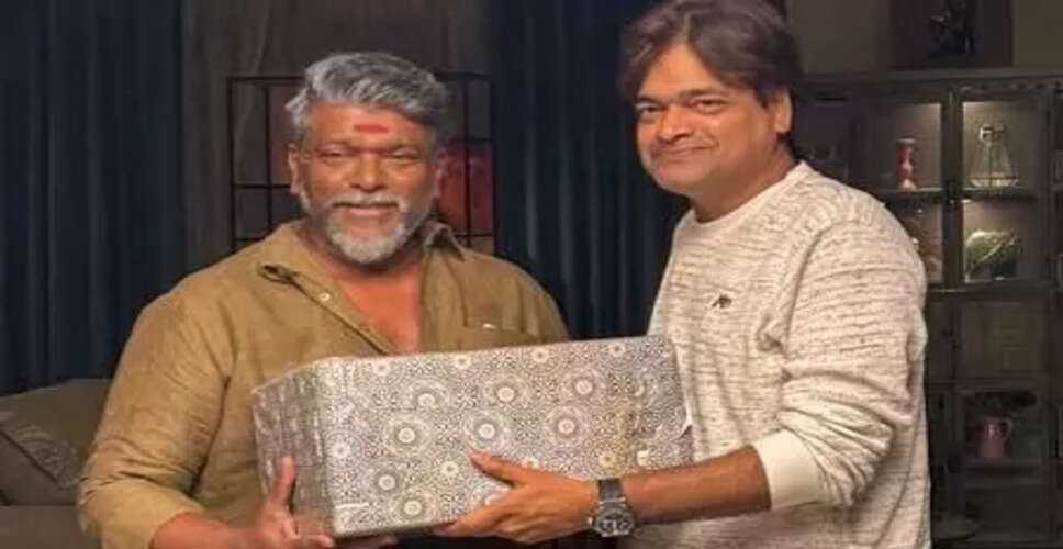 Parthiban Gifts Special Memento to Director Harish Shankar on Ustaad Bhagat Singh Set