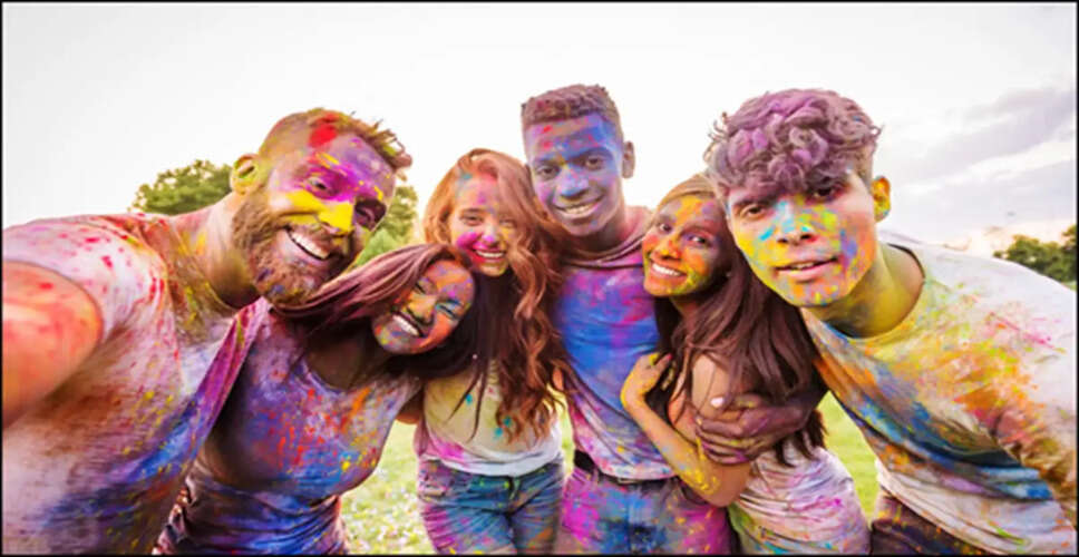Creative Group Photo Ideas for Holi Celebrations