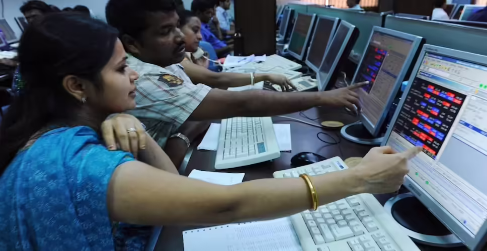 IT Sector Boosts Indian Stock Market Amidst Volatility