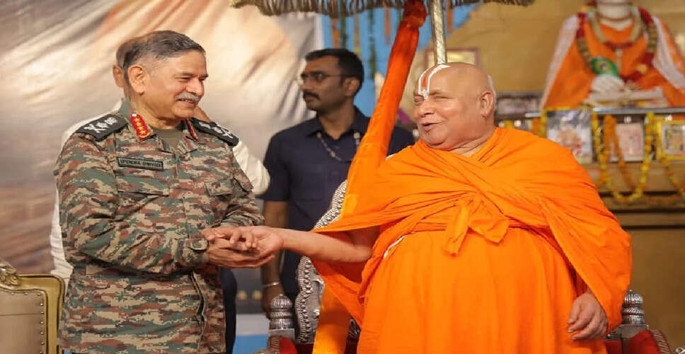 Army Chief General Upendra Dwivedi Visits Spiritual Leader in Madhya Pradesh