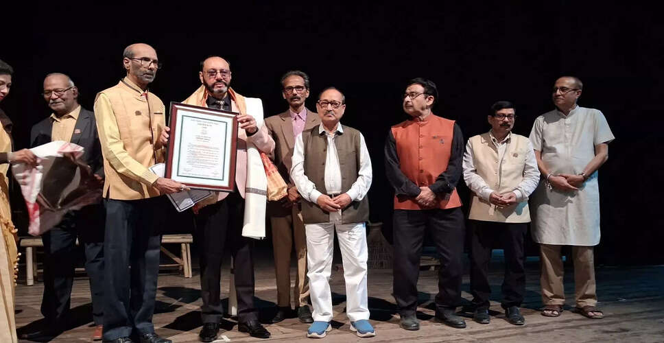 Taufiqur Rahman Honored for Lifetime Achievement in Arts at Theatre Festival