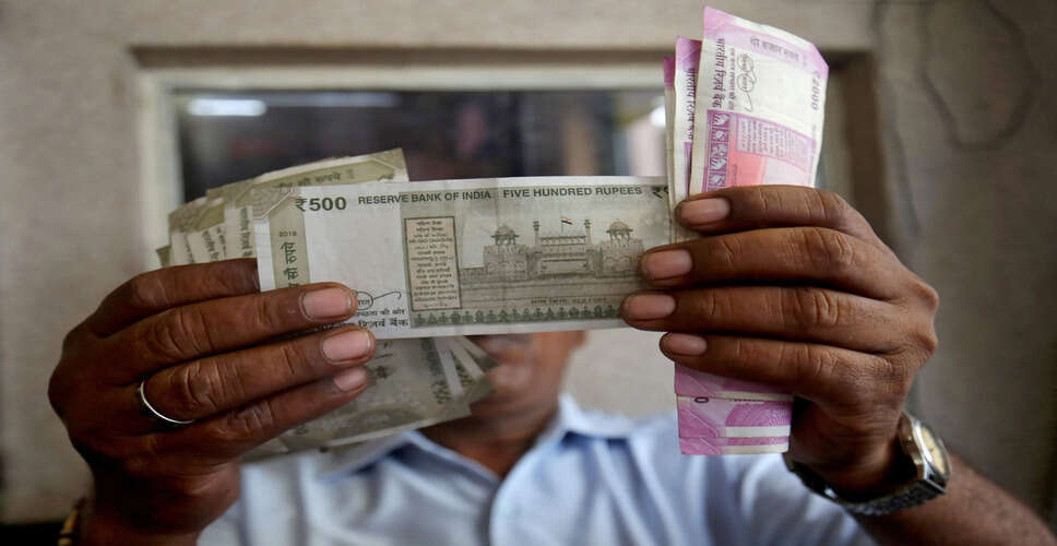 Rupee Strengthens Against Dollar as RBI Eases FPI Investment Rules