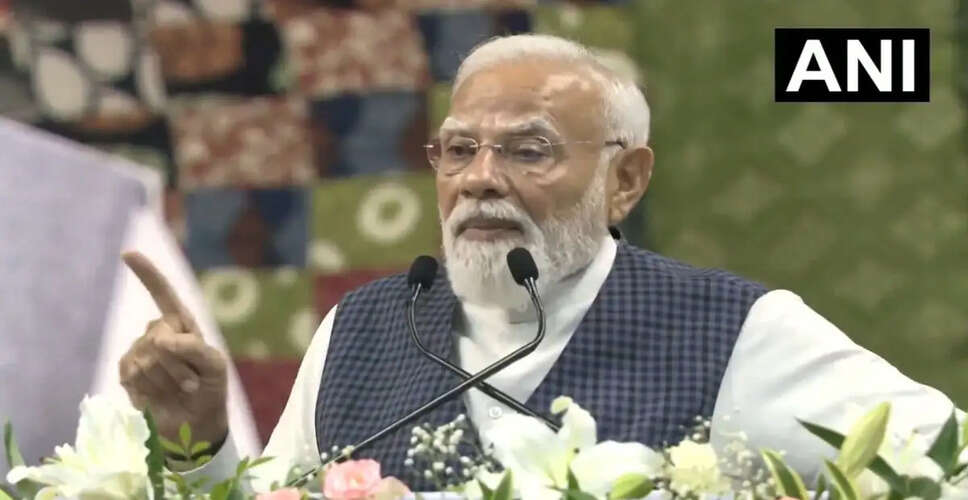 PM Modi Criticizes Congress During Surat Rally, Emphasizes Self-Reliance
