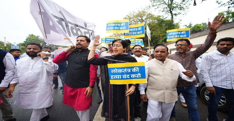 Opposition Protests Outside Delhi Assembly During Budget Session