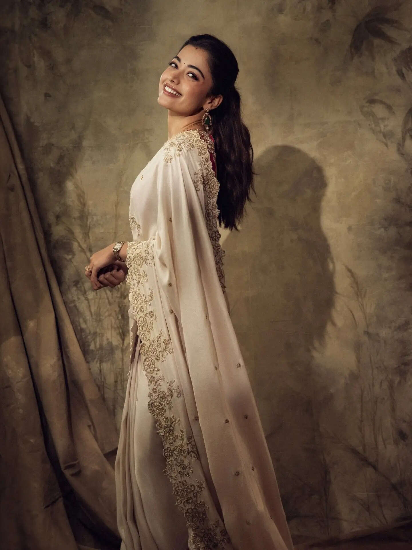 Rashmika Mandanna's Stunning New Photos Create Buzz in South Indian Cinema