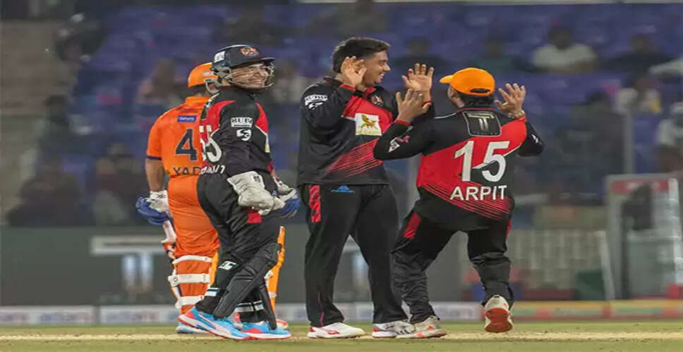 East Delhi Riders Secure Thrilling Victory Over West Delhi Lions in Premier League Clash