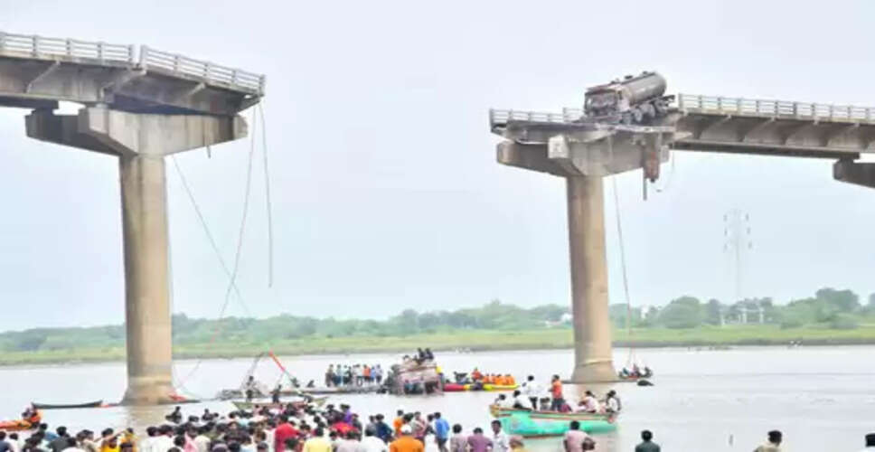 Gujarat: Late-night rescue operations continue in Vadodara bridge collapse tragedy