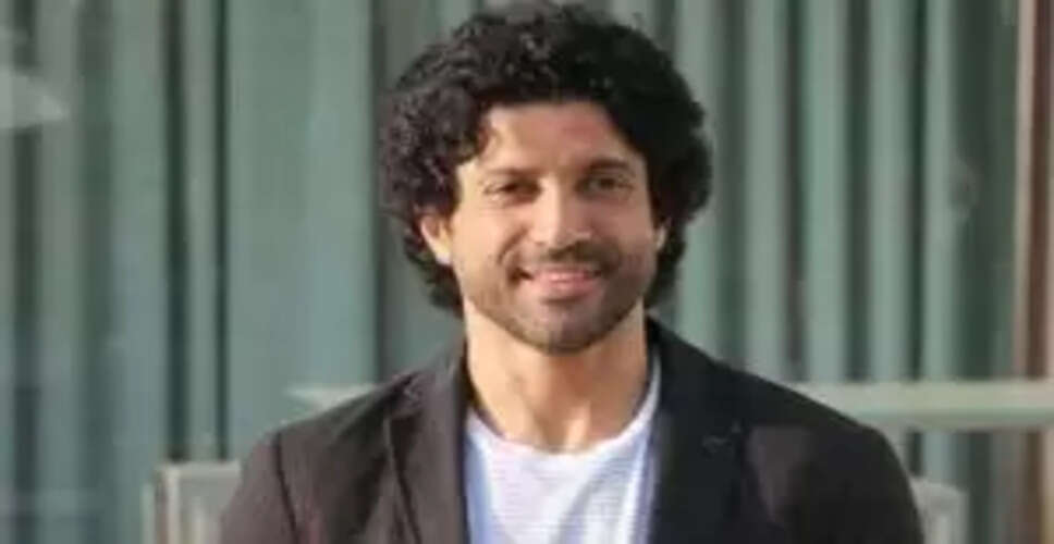 Farhan Akhtar Speaks Out Against AI Changes in Raanjhanaa's Ending