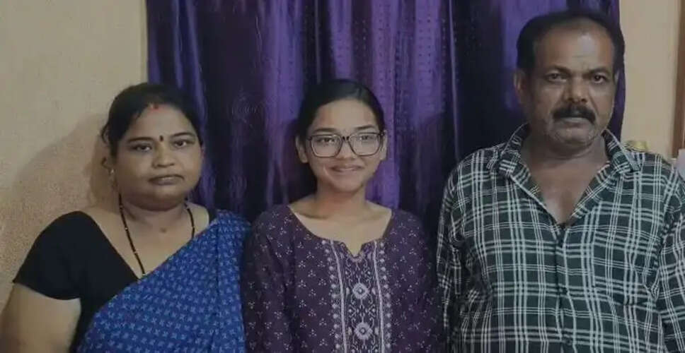 Meet the Inspiring Daughter of a Vegetable Vendor Who Topped the Science Stream!