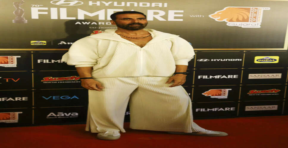 Akshay Kumar Celebrates Niece Simar Bhatia's Acting Debut in Ikkis